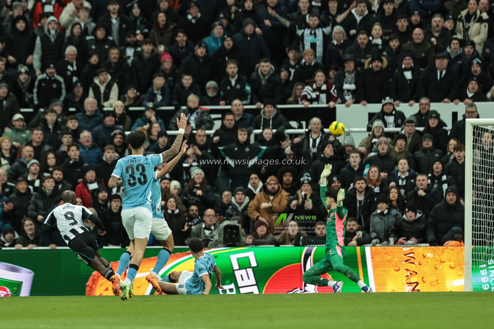 Yoane Wissa of Newcastle United shoots on goal during the Carabao Cup Semi-finals First Leg Newcastle United vs Manchester City at St. James's Park, Newcastle, United Kingdom, 13th January 2026

(Photo by Mark Cosgrove/News Images)