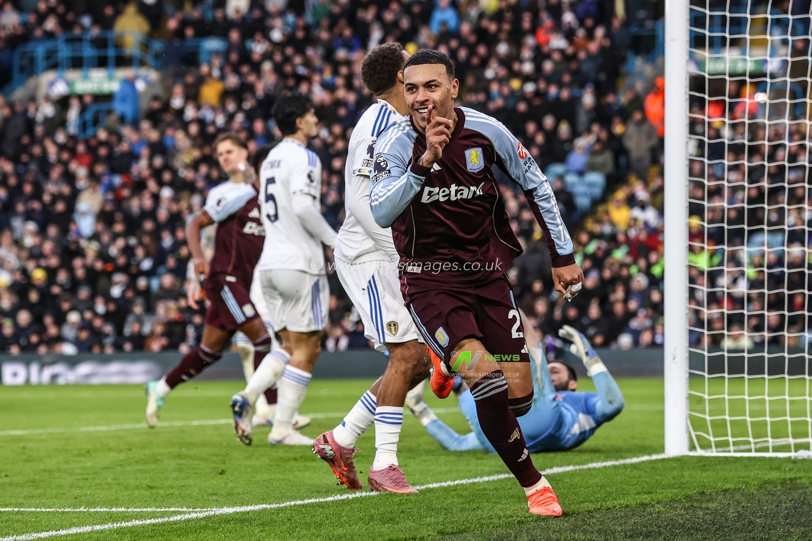 Morgan Rogers of Aston Villa celebrates his goal to make it 1-1 during the Premier League match Leeds United vs Aston Villa at Elland Road, Leeds, United Kingdom, 23rd November 2025

(Photo by Alfie Cosgrove/News Images)

*** GER AUT SUI OUT ***