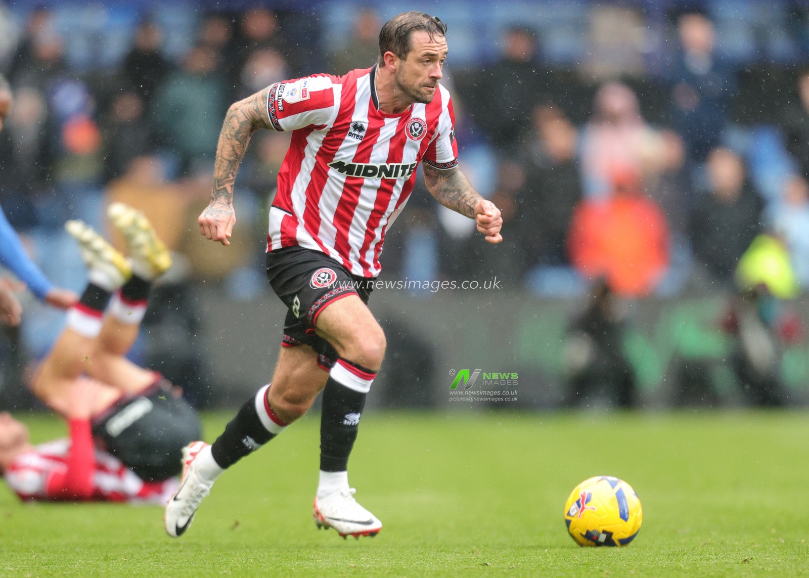 Danny Ings of Sheffield United breaks with the ball during the Sky Bet Championship match Sheffield Wednesday vs Sheffield United at Hillsborough, Sheffield, United Kingdom, 23rd November 2025

(Photo by Richard Bierton/News Images)

*** GER AUT SUI OUT ***