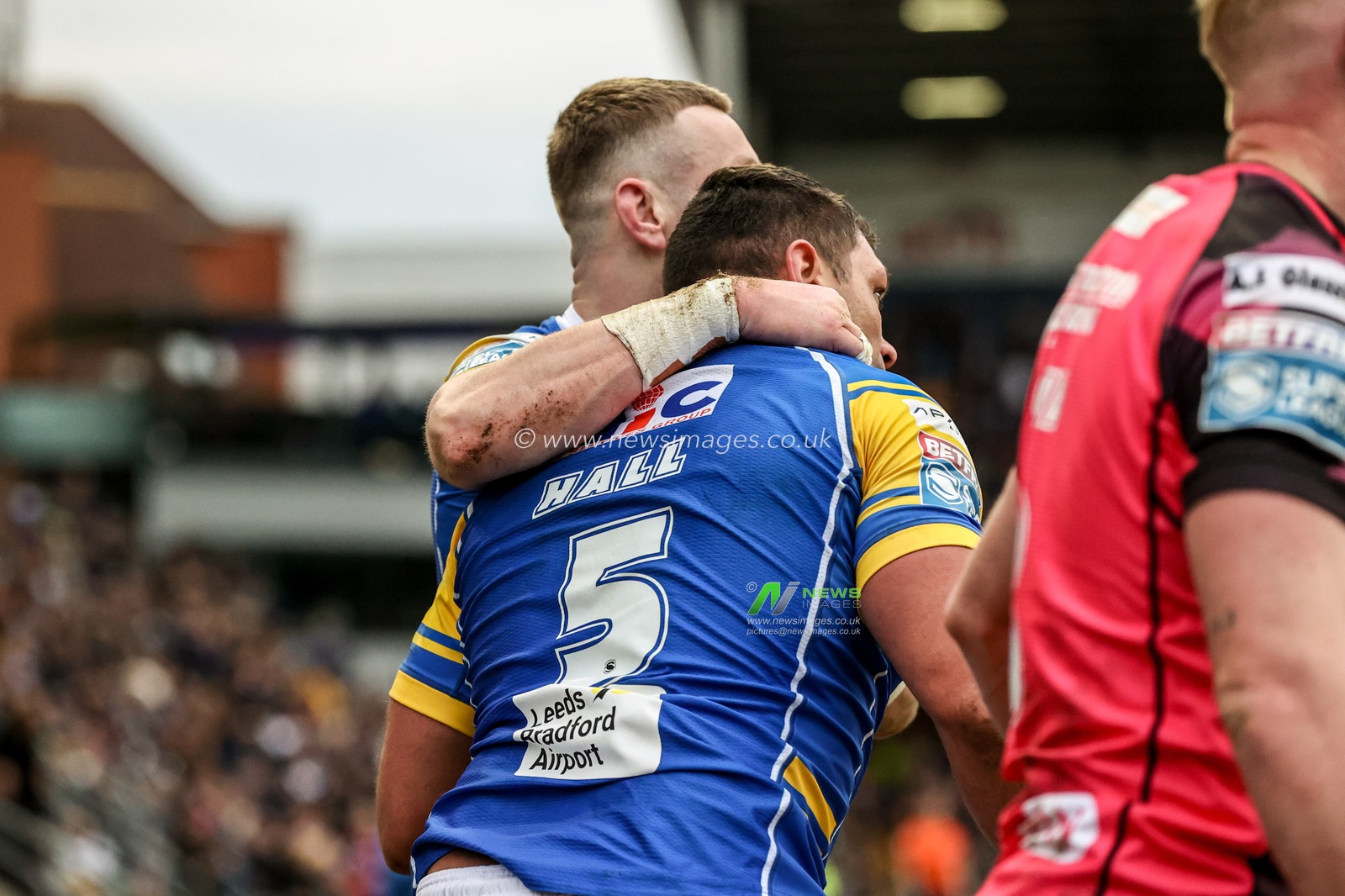 Ryan Hall of Leeds Rhinos celebrates his try during the Betfred Super League Round 3 match Leeds Rhinos vs Castleford Tigers at Headingley Stadium, Leeds, United Kingdom, 2nd March 2025

(Photo by Alfie Cosgrove/News Images)