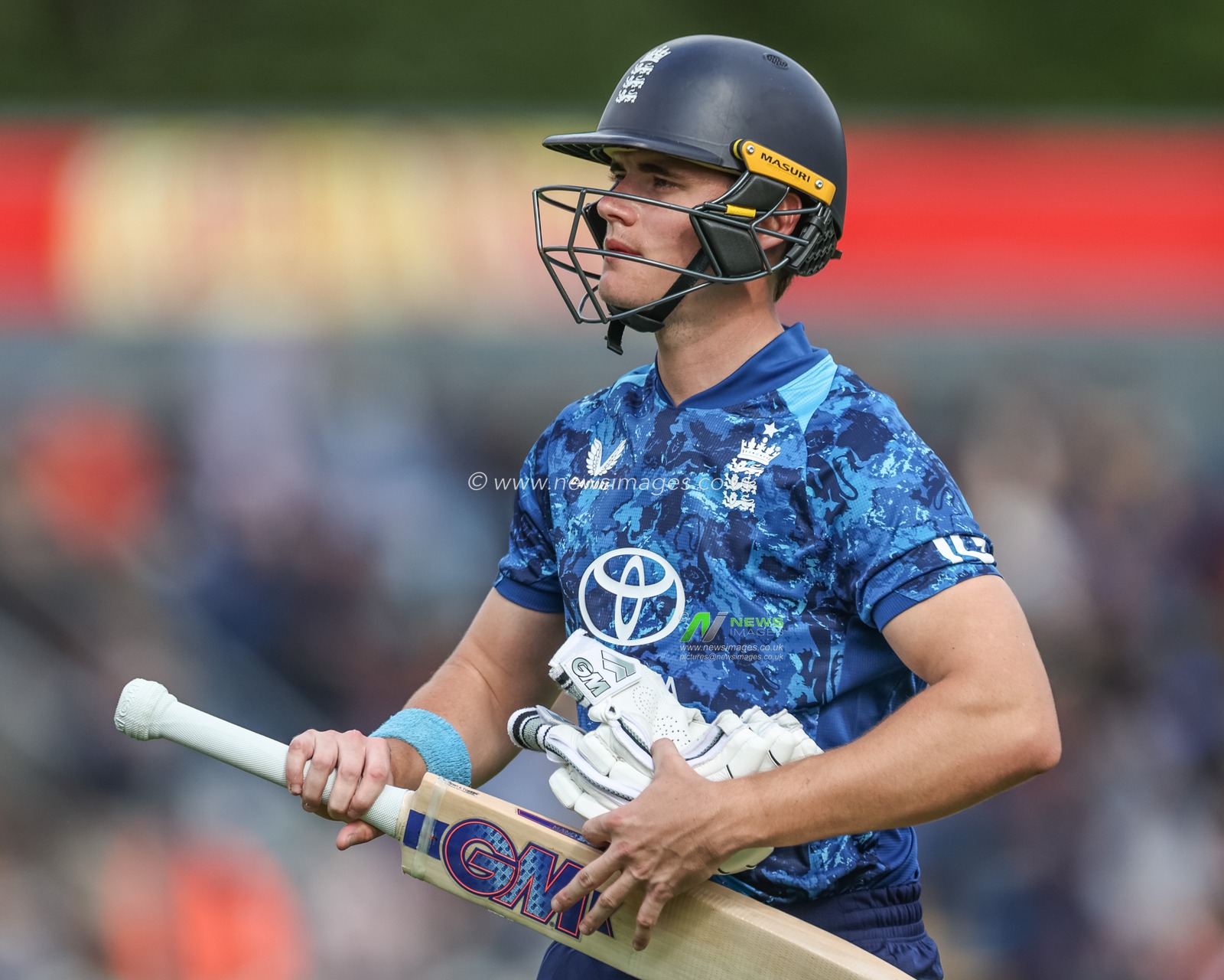 Jacob Bethell of England leaves the field of play after been bowled out by LBW by Chase during the 2nd Metro Bank ODI England v West Indies at Sophia Gardens Cricket Ground, Cardiff, United Kingdom, 1st June 2025

(Photo by Mark Cosgrove/News Images)