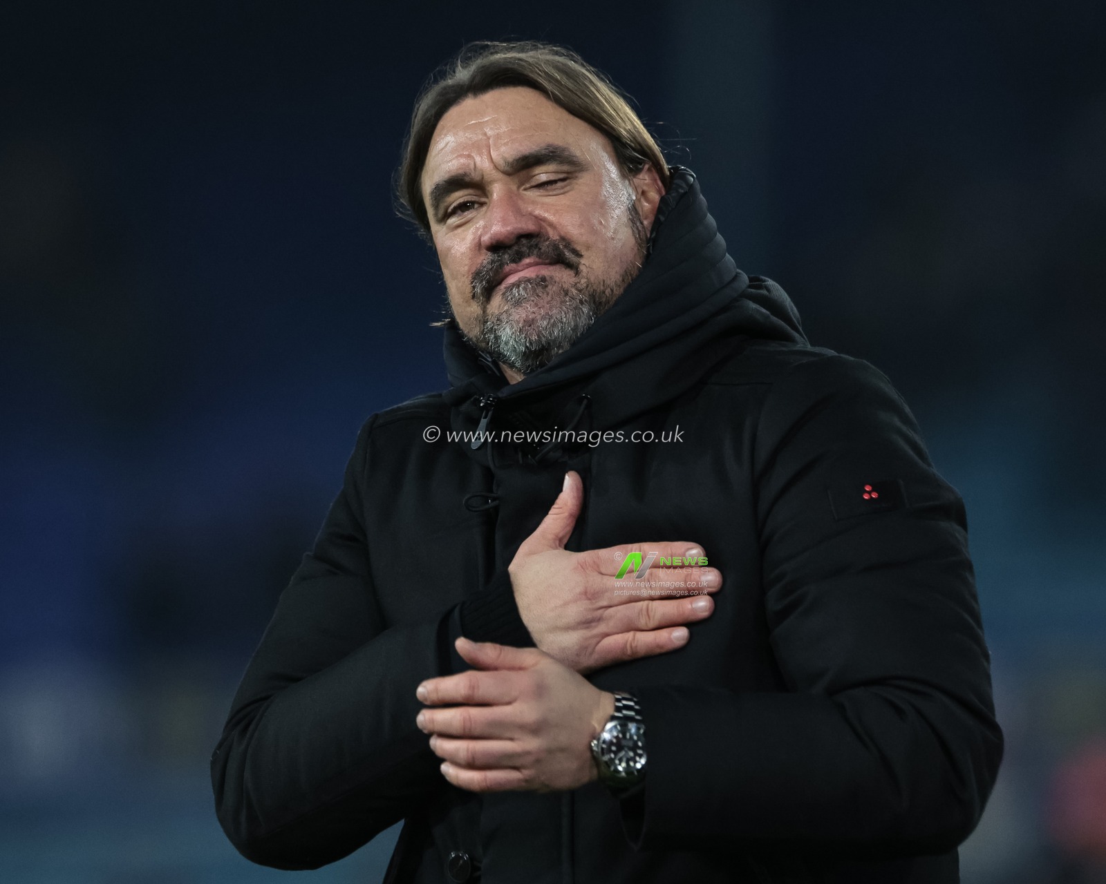 Daniel Farke manager of Leeds United celebrates the 4-1 win with the fans during the Premier League match Leeds United vs Crystal Palace at Elland Road, Leeds, United Kingdom, 20th December 2025

(Photo by Mark Cosgrove/News Images)

*** GER AUT SUI OUT ***