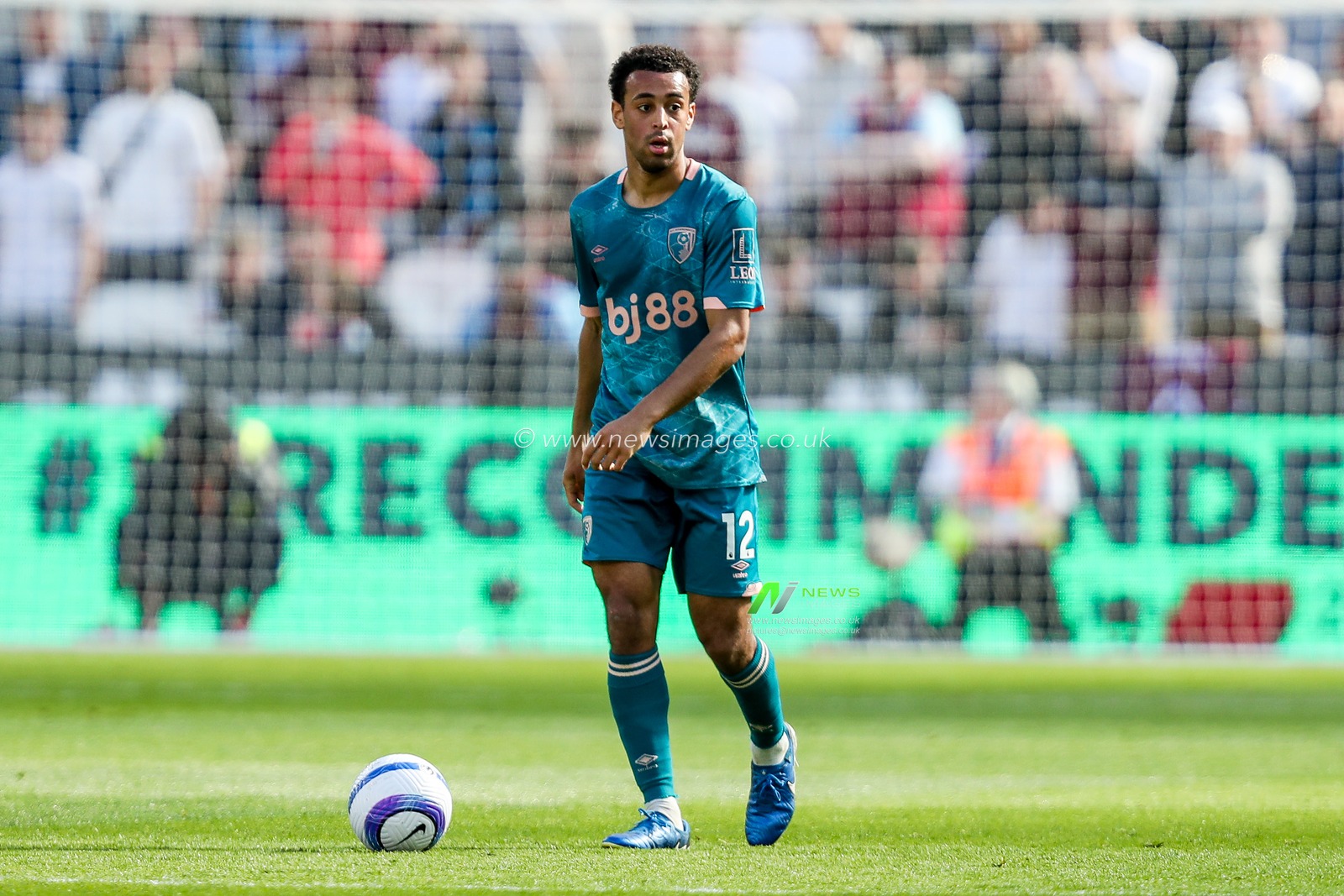 Tyler Adams of AFC Bournemouth runs with the ball during the Premier League match West Ham United vs Bournemouth at London Stadium, London, United Kingdom, 5th April 2025

(Photo by Izzy Poles/News Images)