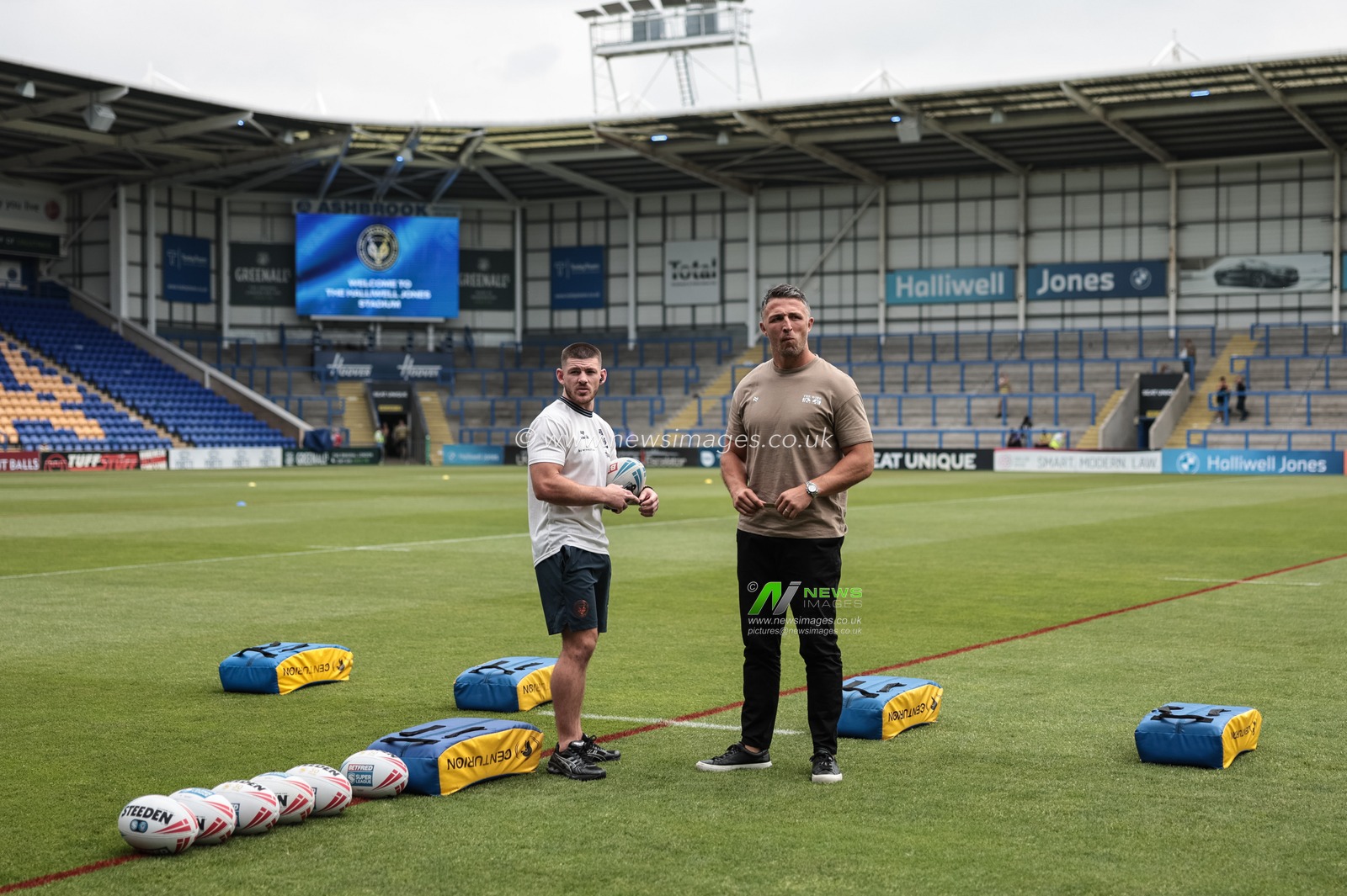 Danny Walker of Warrington Wolves and Sam Burgess head coach of Warrington Wolves during the Betfred Super League round 19 match Warrington Wolves vs Hull KR at The Halliwell Jones Stadium, Warrington, United Kingdom on 18 July 2026

(Photo by Mark Cosgrove/News Images)