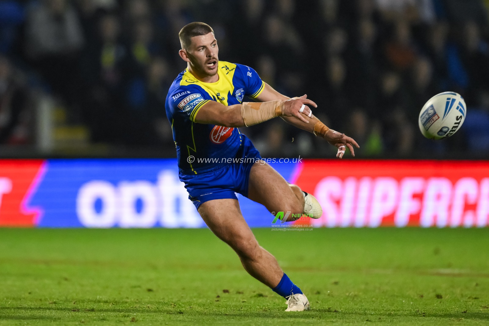 Danny Walker of Warrington Wolves in action during the Betfred Super League Round 27 match Warrington Wolves vs London Broncos at Halliwell Jones Stadium, Warrington, United Kingdom, 20th September 2024

(Photo by Craig Thomas/News Images)
