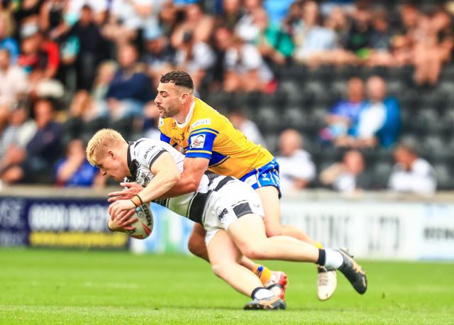 Matty Laidlaw of Hull FC is tackled Jake Connor of Leeds Rhinos during the Betfred Super League Round 24 match Hull FC vs Leeds Rhinos at MKM Stadium, Hull, United Kingdom, 30th August 2025

(Photo by Richard Bierton/News Images)