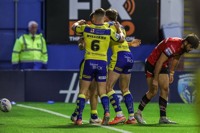 Matt Dufty of Warrington Wolves celebrates his try during the Betfred Super League Round 24 match Warrington Wolves vs Salford Red Devils at Halliwell Jones Stadium, Warrington, United Kingdom, 29th August 2025

(Photo by Alfie Cosgrove/News Images)