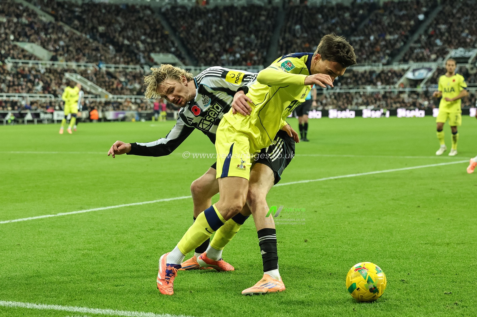 Joao Palhinha of Tottenham Hotspur is fouled by Nick Woltemade of Newcastle United during the Carabao Cup Last 16 Newcastle United vs Tottenham Hotspur at St. James's Park, Newcastle, United Kingdom, 29th October 2025

(Photo by Mark Cosgrove/News Images)

*** GER AUT SUI OUT ***