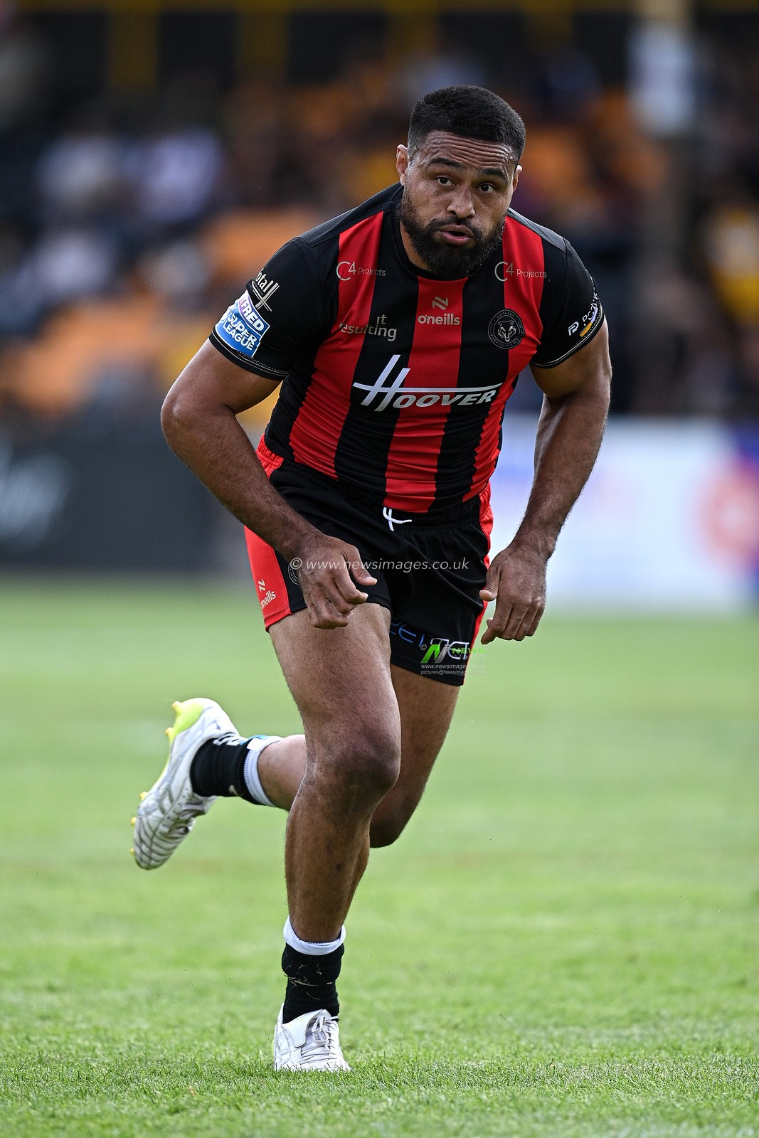 Toafofoa Sipley of Warrington Wolves during the Betfred Super League round 21 match Castleford Tigers vs Warrington Wolves at OneBore Stadium, Castleford, Untied Kingdom on 01 August 2026

(Photo by Ben Roberts/News Images)
