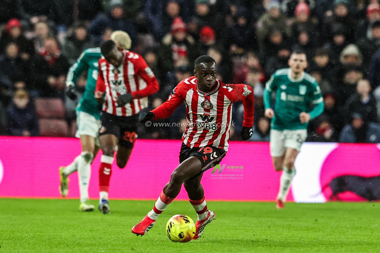 Habib Diarra of Sunderland breaks with the ball during the Premier League match Sunderland vs Liverpool at Stadium Of Light, Sunderland, United Kingdom on 11 February 2026

(Photo by Alfie Cosgrove/News Images)