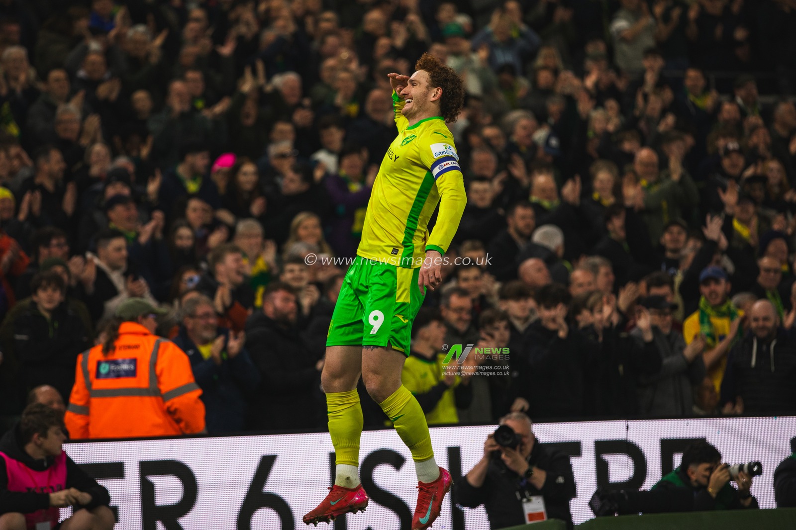 Josh Sargent of Norwich City celebrates his goal, the first of the match, during the Sky Bet Championship match Norwich City vs Oxford United at Carrow Road, Norwich, United Kingdom, 7th March 2025

(Photo by Craig Evans/News Images)