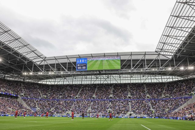 James Garner of Everton gets the first game at the Hill Dickinson Stadium underway as he kicks off during the Pre-season friendly match Everton vs A.S. Roma at Hill Dickinson Stadium, Liverpool, United Kingdom, 9th August 2025

(Photo by Mark Cosgrove/News Images)