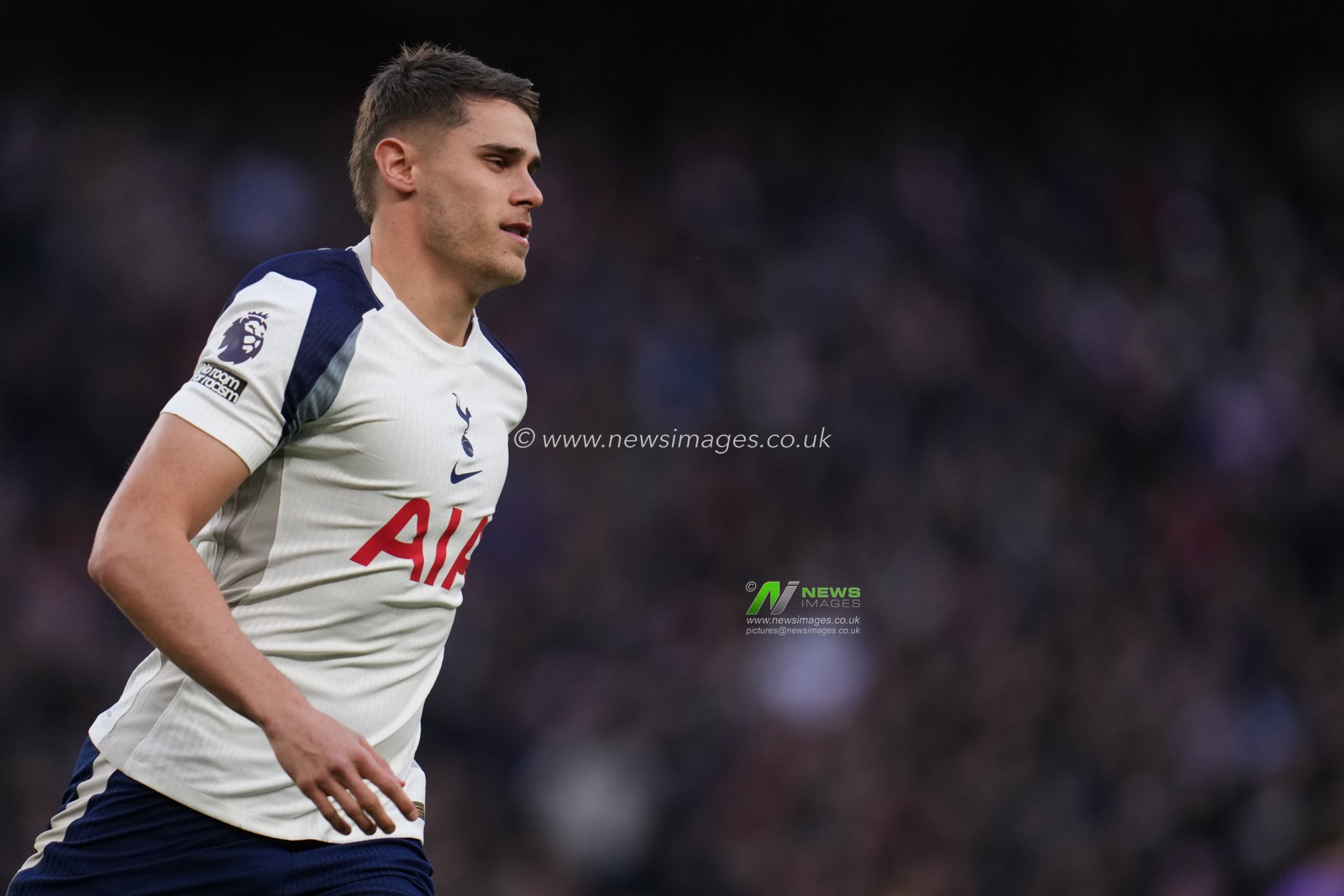 Micky van de Ven of Tottenham Hotspur during the Premier League match Tottenham Hotspur vs Brentford at Tottenham Hotspur Stadium, London, United Kingdom, 6th December 2025

(Photo by Harvey Murphy/News Images)

*** GER AUT SUI OUT ***