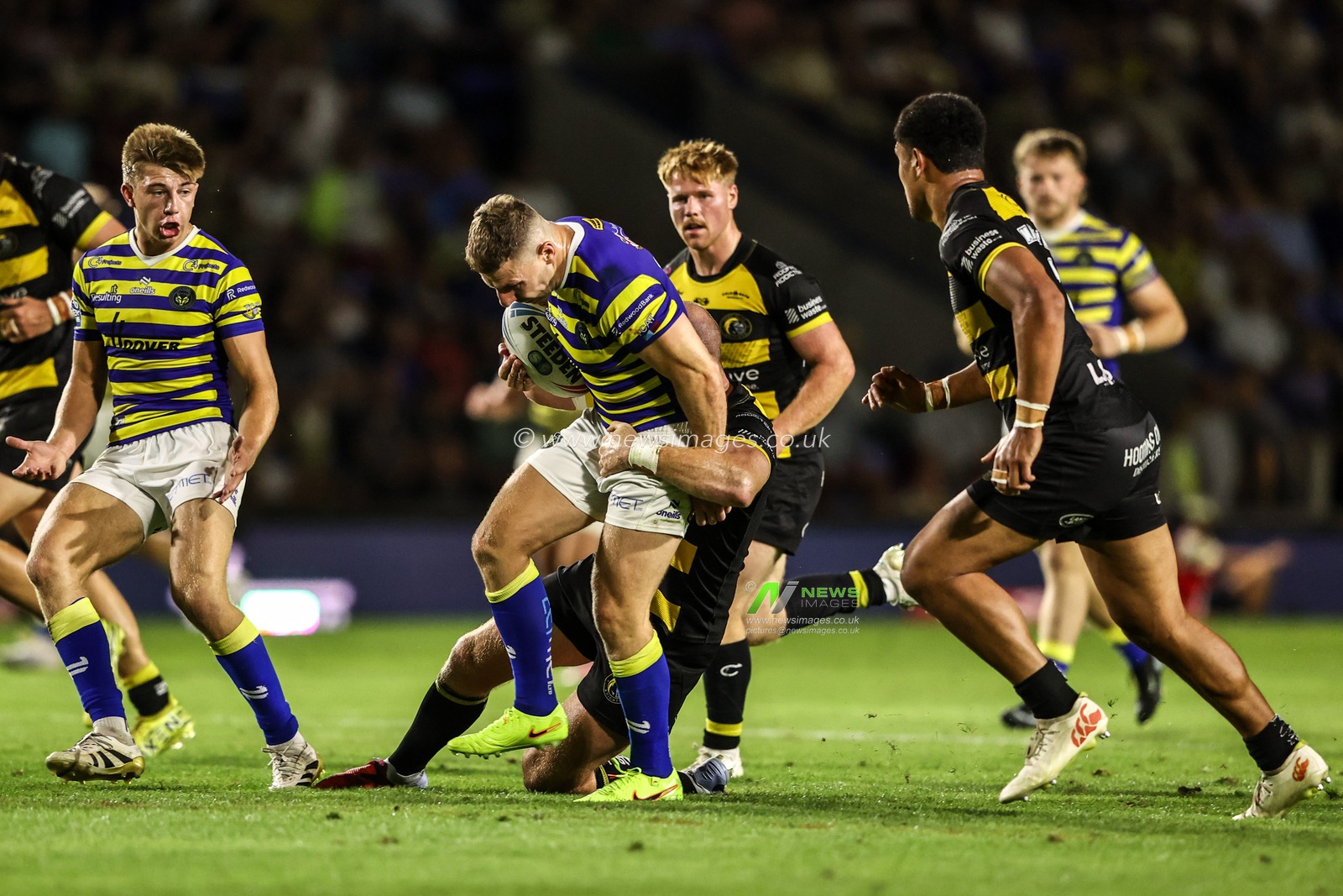 George Williams of Warrington Wolves is tackled by Jordy Thompson of York Knights during the Betfred Super League round 23 match Warrington Wolves vs York Knights at The Halliwell Jones Stadium, Warrington, United Kingdom on 13 August 2026

(Photo by Alfie Cosgrove/News Images)