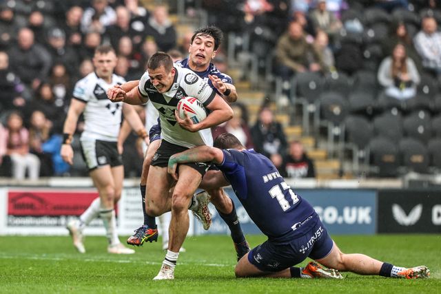 Jake Arthur of Hull FC is tackled by Roméo Tropis of Toulouse Olympique during the Betfred Super League round 10 match Hull FC vs Toulouse Olympique at MKM Stadium, Hull, United Kingdom on 03 May 2026

(Photo by Alfie Cosgrove/News Images)