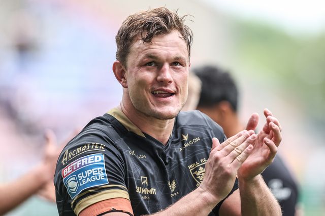 Liam Knight of Hull FC applauds the fans after the game during the Betfred Super League Round 19 match Wigan Warriors vs Hull FC at The Brick Community Stadium, Wigan, United Kingdom, 19th July 2025

(Photo by Alfie Cosgrove/News Images)