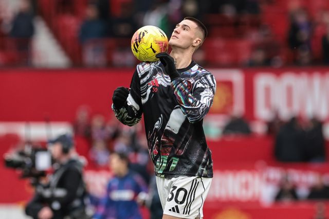 Benjamin Sesko of Manchester United in the pregame warmup session during the Premier League match Manchester United vs Crystal Palace at Old Trafford, Manchester, United Kingdom on 01 March 2026

(Photo by Mark Cosgrove/News Images)