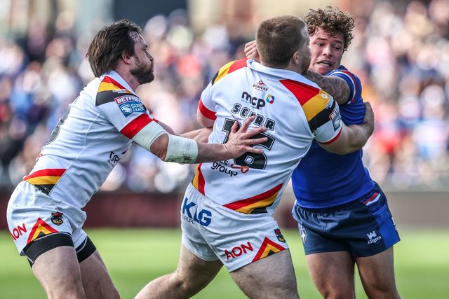 Harvey Smith of Wakefield Trinity is tackled by Ebon Scurr of Bradford Bulls during the Betfred Super League round 8 match Wakefield Trinity vs Bradford Bulls at DIY Kitchens Stadium, Wakefield, United Kingdom on 18 April 2026

(Photo by Alfie Cosgrove/News Images)