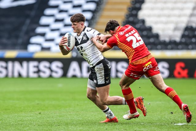 Davy Litten of Hull FC breaks with the ball under pressure from Lenny Marc of Catalans Dragons during the Betfred Super League round 6 match Hull FC vs Catalans Dragons at MKM Stadium, Hull, United Kingdom on 29 March 2026

(Photo by Alfie Cosgrove/News Images)