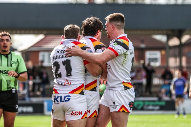 Zac Fulton of Bradford Bulls celebrates his try during the Betfred Super League round 8 match Wakefield Trinity vs Bradford Bulls at DIY Kitchens Stadium, Wakefield, United Kingdom on 18 April 2026

(Photo by Alfie Cosgrove/News Images)
