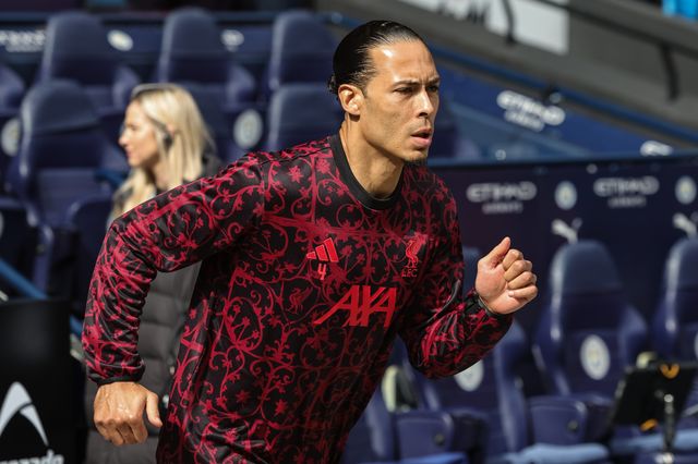 Virgil van Dijk of Liverpool in the pregame warmup session during the Emirates FA Cup Quarter-Final match Manchester City vs Liverpool at Etihad Stadium, Manchester, United Kingdom on 04 April 2026

(Photo by Mark Cosgrove/News Images)