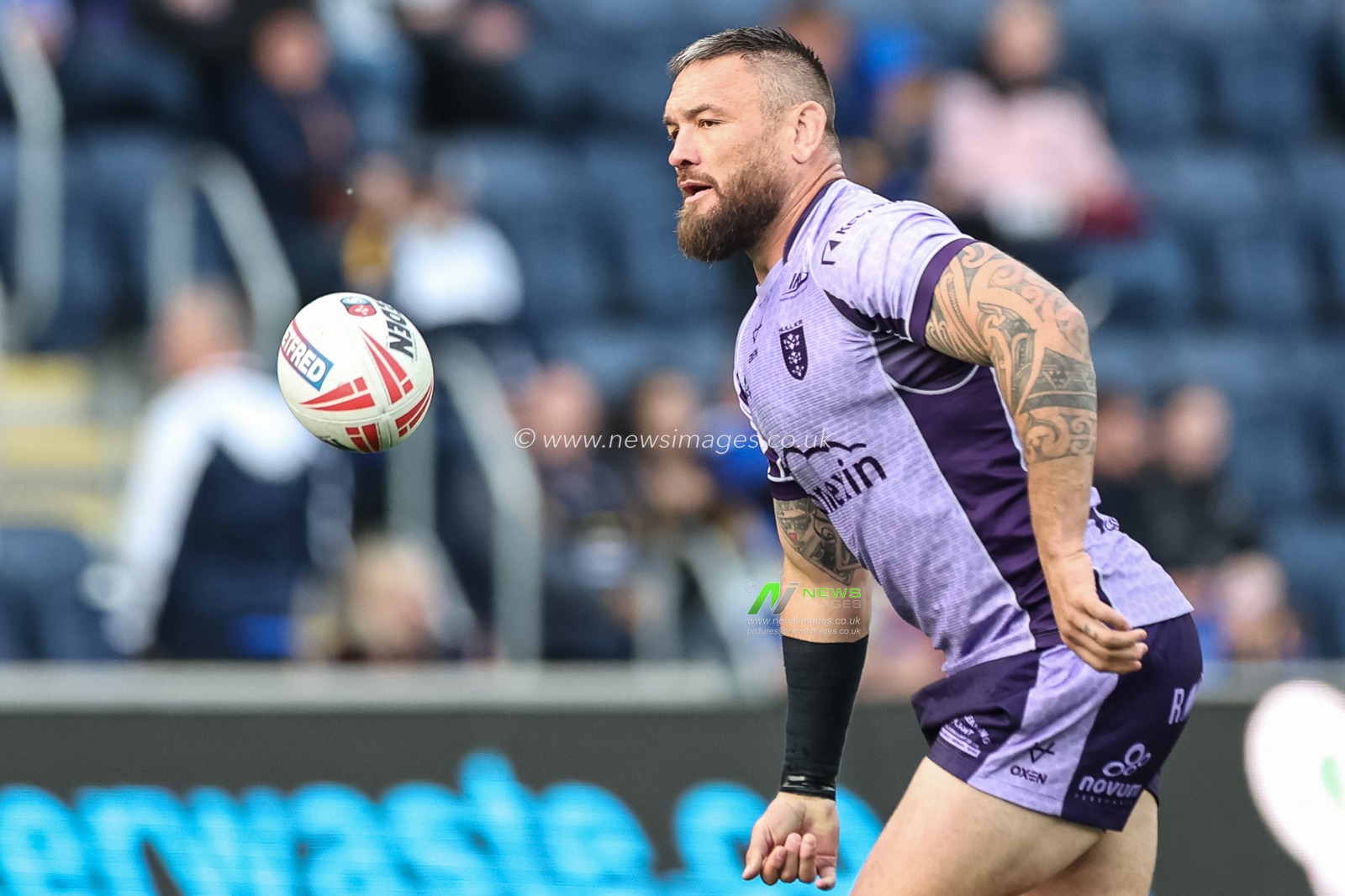 Jared Waerea-Hargreaves of Hull KR in the pre-game warm up during the Betfred Super League round 9 match Leeds Rhinos vs Hull KR at Headingley Stadium, Leeds, United Kingdom, 25th April 2025

(Photo by Mark Cosgrove/News Images)