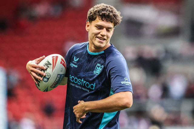 Lewis Martin of Hull FC in the pre-game warm up during the Betfred Super League round 23 match St Helens vs Hull FC at Totally Wicked Stadium, St Helens, United Kingdom, 22nd August 2025

(Photo by Alfie Cosgrove/News Images)