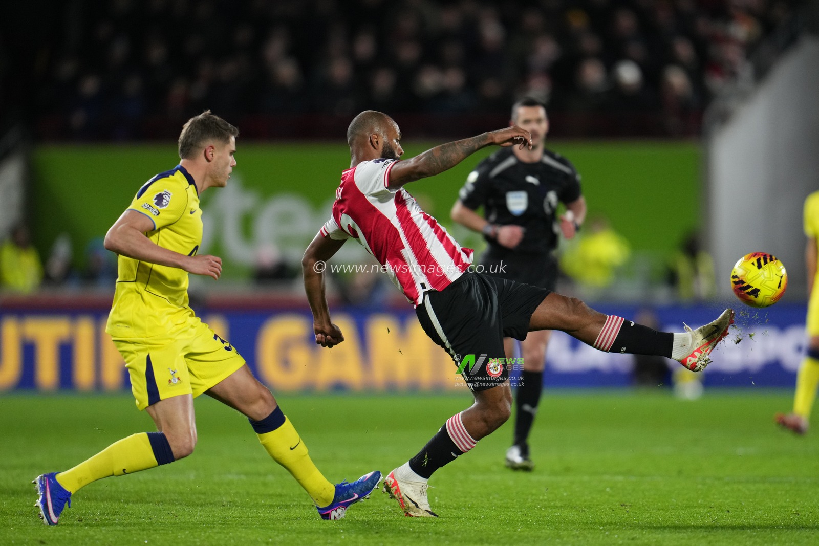 Igor Thiago of Brentford during the Premier League match Brentford vs Tottenham Hotspur at The Gtech Community Stadium, London, United Kingdom, 1st January 2026

(Photo by Harvey Murphy/News Images)

*** GER AUT SUI OUT ***