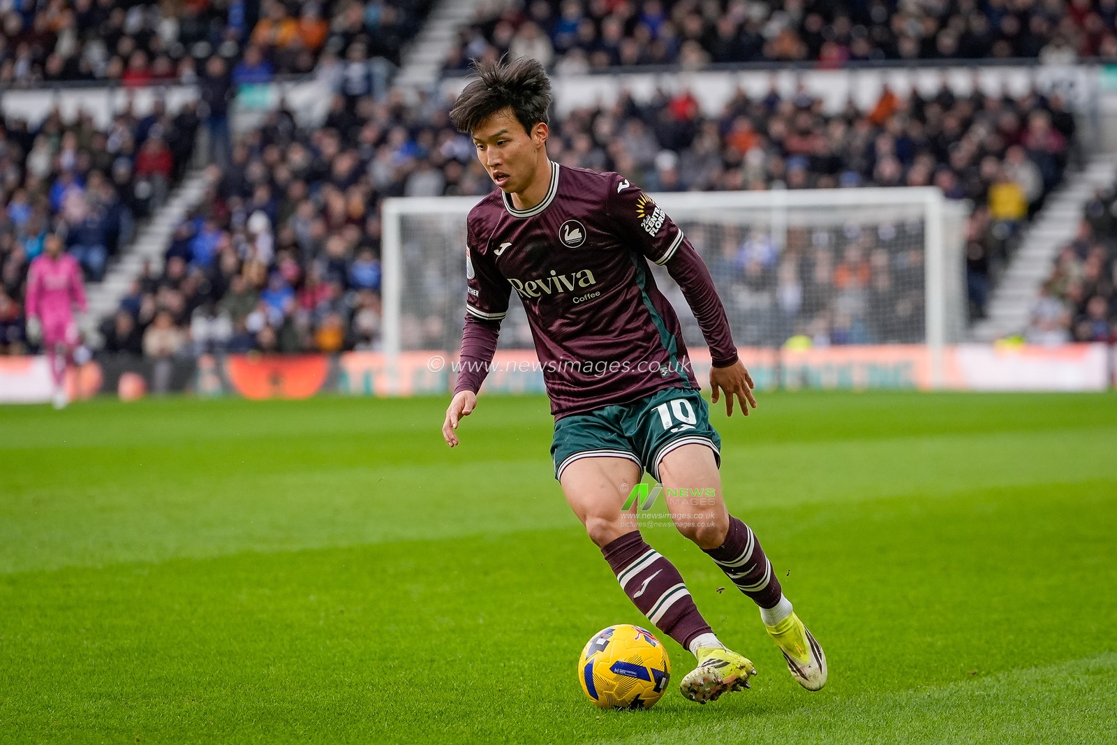 Eom Ji-Sung of Swansea City makes a run with the ball  during the Sky Bet Championship match Derby County vs Swansea City at Pride Park Stadium, Derby, United Kingdom on 14 February 2026

(Photo by Maynard Manyowa/News Images)