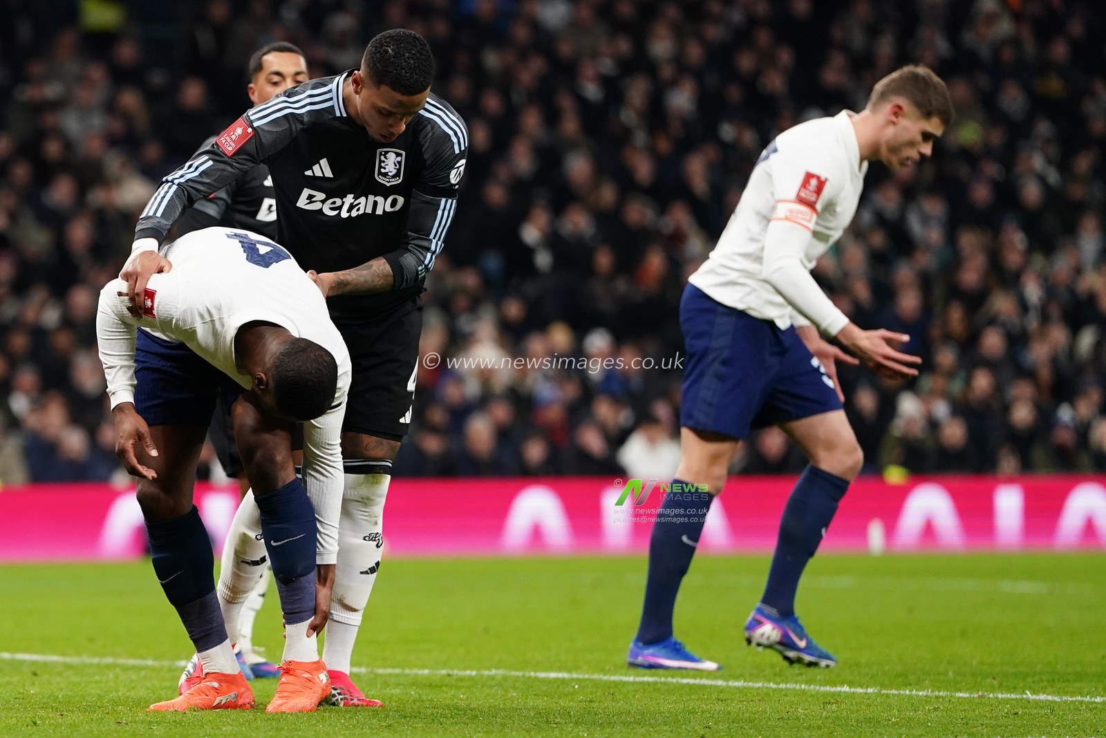 during the Emirates FA Cup Third Round match Tottenham Hotspur vs Aston Villa at Tottenham Hotspur Stadium, London, United Kingdom, 10th January 2026

(Photo by Harvey Murphy/News Images)