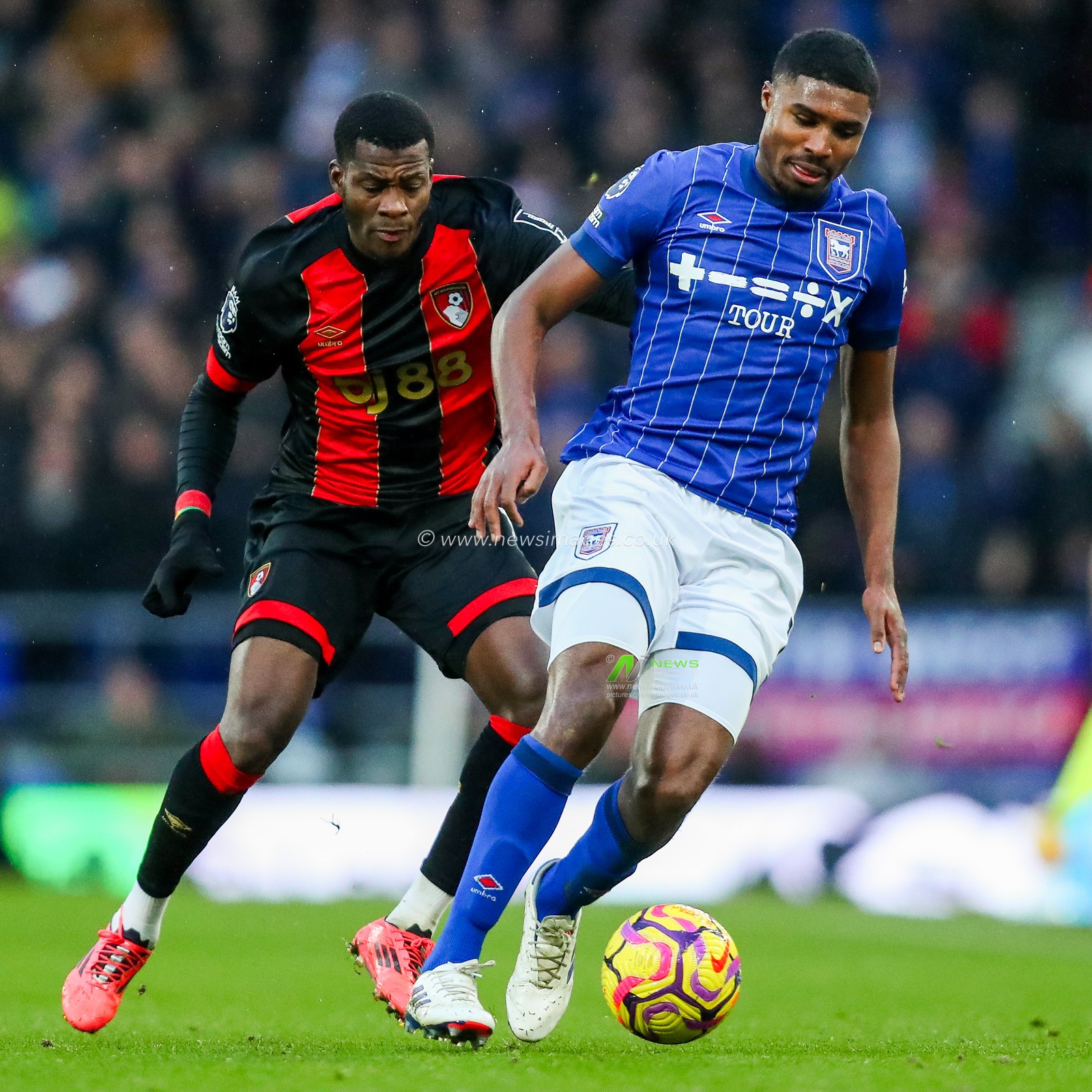 Ben Johnson of Ipswich Town is put under pressure by Dango Ouattara of AFC Bournemouth during the Premier League match Ipswich Town vs Bournemouth at Portman Road, Ipswich, United Kingdom, 8th December 2024

(Photo by Izzy Poles/News Images)