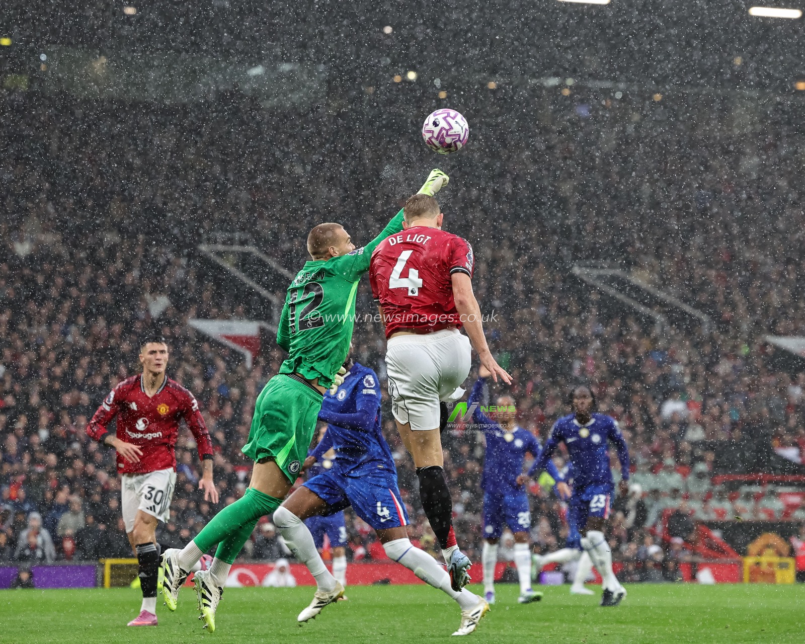 Filip Jorgensen of Chelsea punches clear under pressure from Matthijs de Ligt of Manchester United during the Premier League match Manchester United vs Chelsea at Old Trafford, Manchester, United Kingdom, 20th September 2025

(Photo by Mark Cosgrove/News Images)