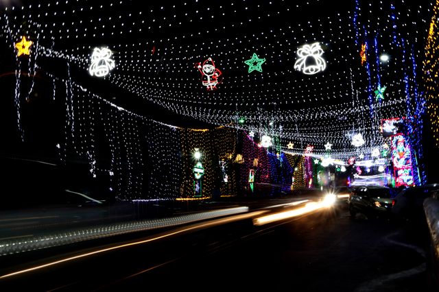 Park Street is being illuminated with Christmas lights ached the Christmas Festival celebration In Kolkata, India, Thursday, 19 December 2024.Pictures by Debajyoti Chakraborty(Photo: Debajyoti Chakraborty/News Images)