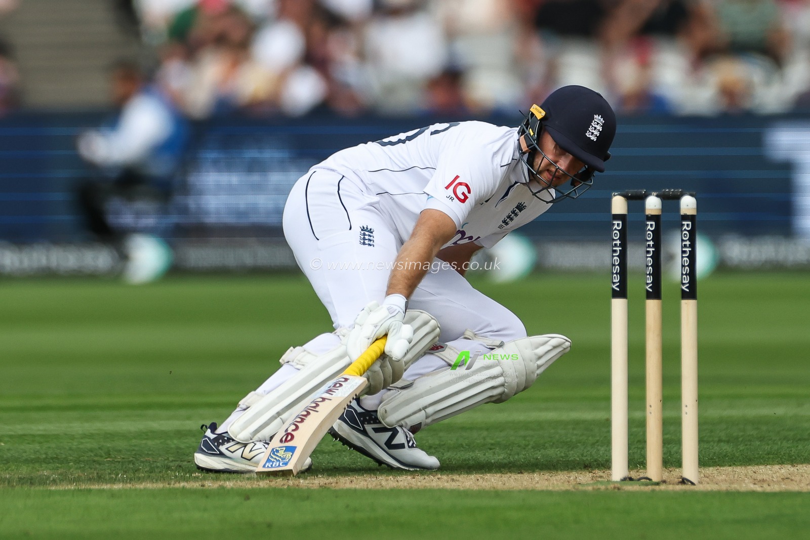 Joe Root of England reaches for the crease during the England Men v Sri Lanka 2nd Rothesay Test Match Day 1 at Lords, London, United Kingdom, 29th August 2024

(Photo by Mark Cosgrove/News Images)