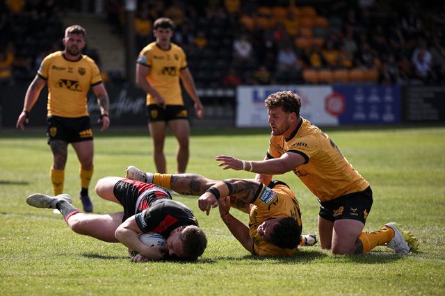 Ben Currie of Warrington Wolves makes a try during the Betfred Super League round 21 match Castleford Tigers vs Warrington Wolves at OneBore Stadium, Castleford, Untied Kingdom on 01 August 2026

(Photo by Ben Roberts/News Images)
