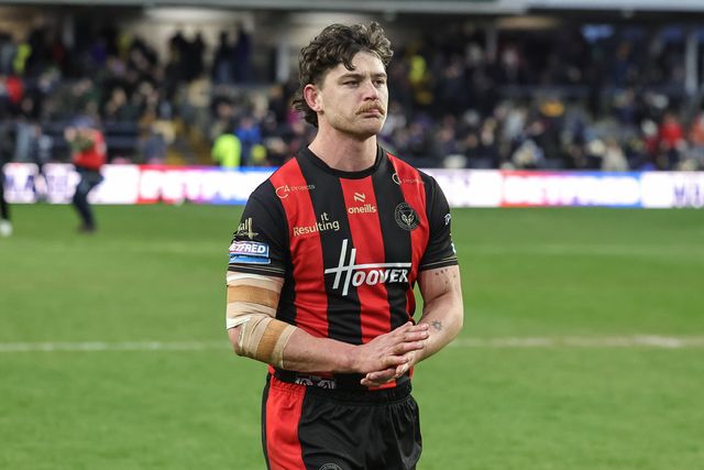Jordan Crowther of Warrington Wolves applauds the fans during the Betfred Super League round 6 match Leeds Rhinos vs Warrington Wolves at AMT Headingley Stadium, Leeds, United Kingdom on 29 March 2026

(Photo by Mark Cosgrove/News Images)