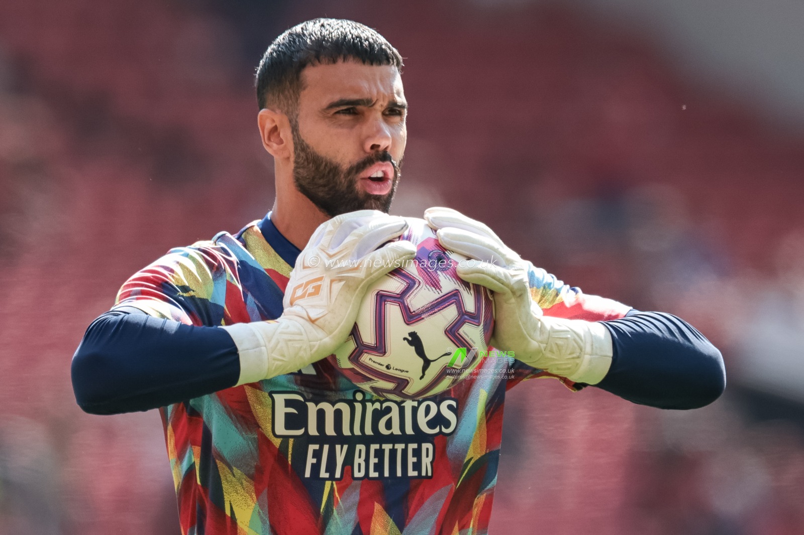 David Raya of Arsenal in the pregame warmup session during the Premier League match Manchester United vs Arsenal at Old Trafford, Manchester, United Kingdom, 17th August 2025

(Photo by Mark Cosgrove/News Images)