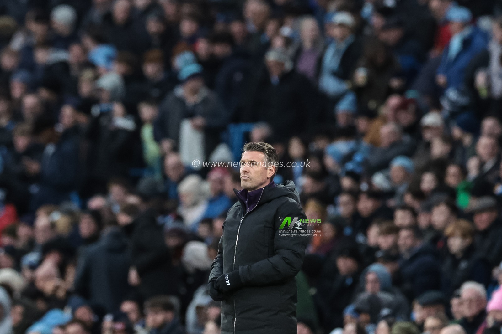 Rob Edwards manager of Wolverhampton Wanderers looks on during the Premier League match Manchester City vs Wolverhampton Wanderers at Etihad, Manchester, United Kingdom on 24 January 2026

(Photo by Mark Cosgrove/News Images)
