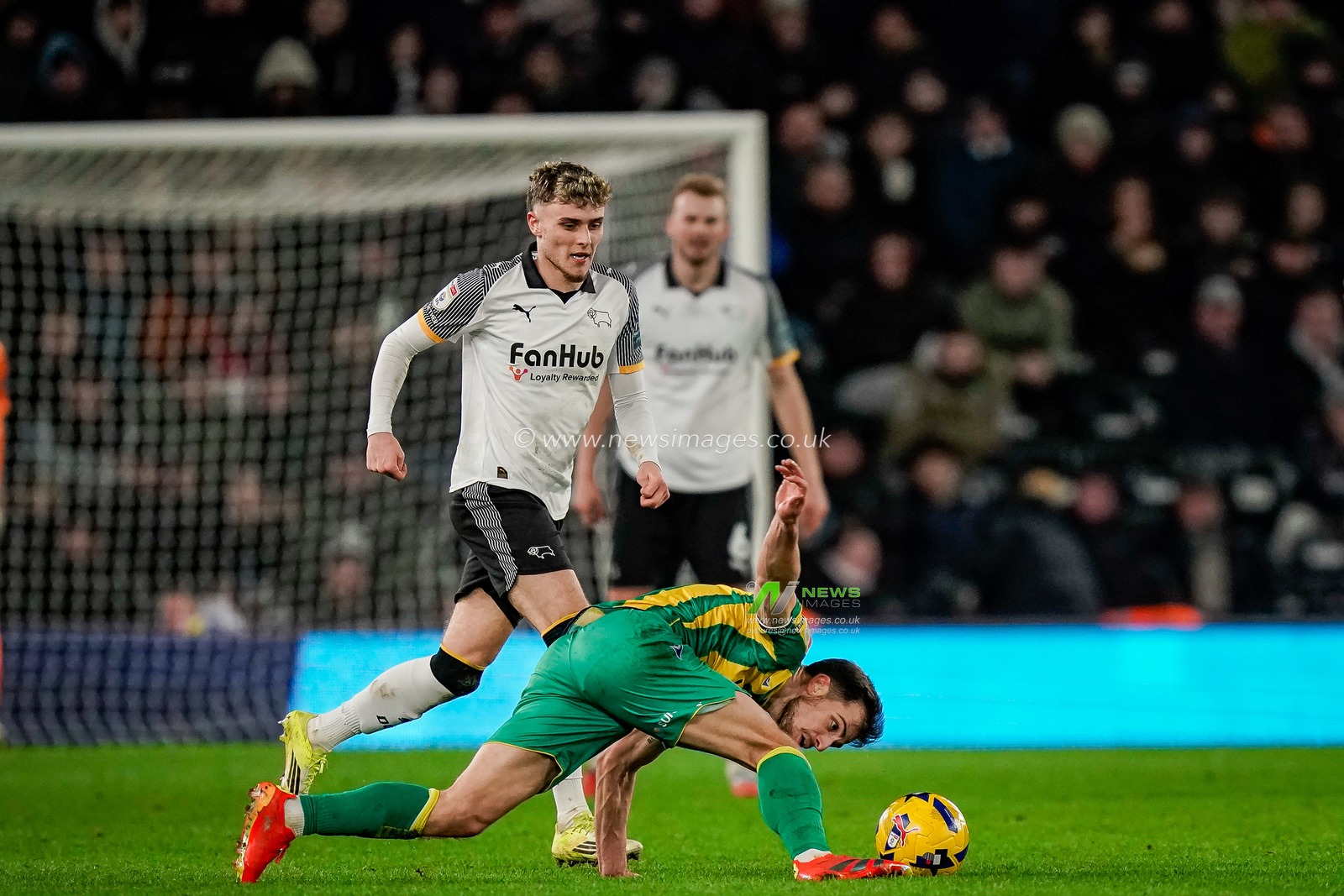 Jayson Molumby of West Bromwich Albion makes a run with the ball and takes a tumble during the Sky Bet Championship match Derby County vs West Bromwich Albion at Pride Park Stadium, Derby, United Kingdom on 23 January 2026

(Photo by Maynard Manyowa/News Images)