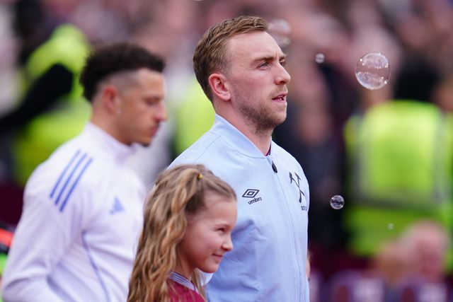 Jarrod Bowen of West Ham United walks out ahead of the Emirates FA Cup Quarter-Final match West Ham United vs Leeds United at London Stadium, London, United Kingdom on 04 April 2026

(Photo by Harvey Murphy/News Images)