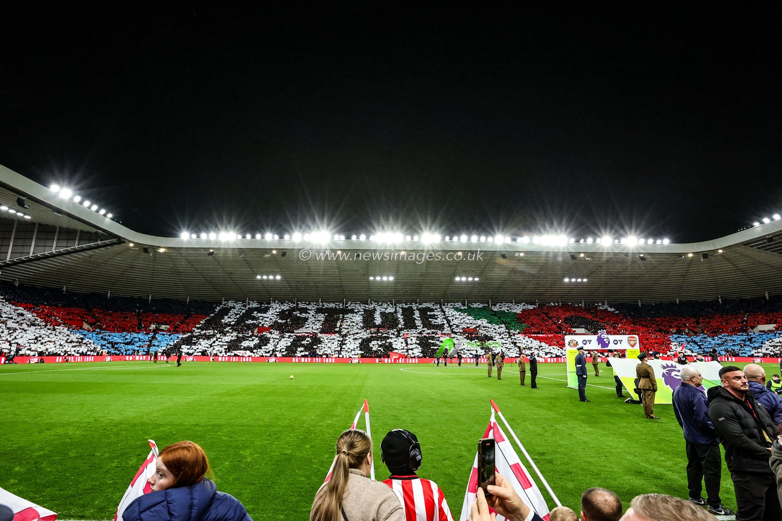 The Remembrance Day display at the Stadium Of Light during the Premier League match Sunderland vs Arsenal at Stadium Of Light, Sunderland, United Kingdom, 8th November 2025

(Photo by Alfie Cosgrove/News Images)

*** GER AUT SUI OUT ***