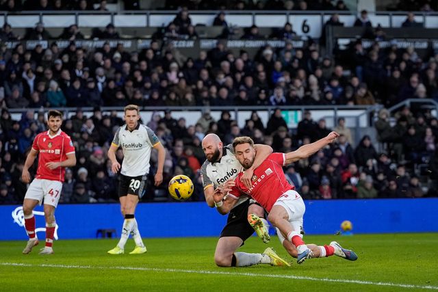 Sam Smith of Wrexham scores to make it 0-1 during the Sky Bet Championship match Derby County vs Wrexham at Pride Park Stadium, Derby, United Kingdom, 4th January 2026

(Photo by Maynard Manyowa/News Images)

*** GER AUT SUI OUT ***