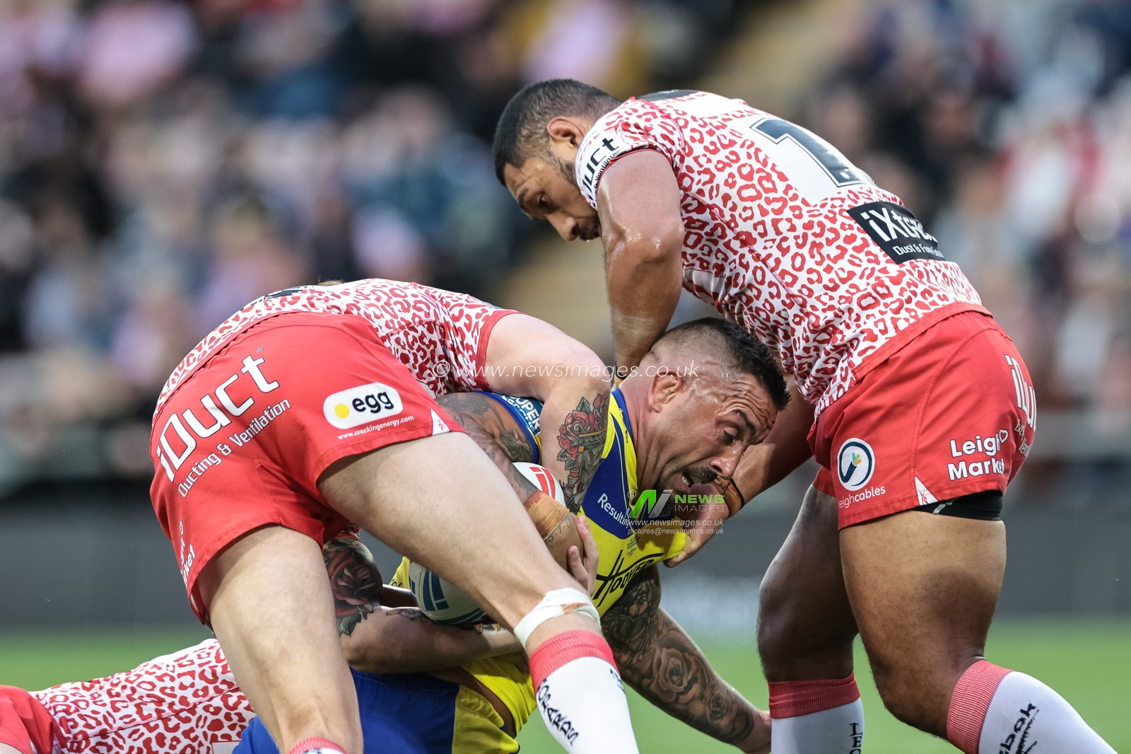 Paul Vaughan of Warrington Wolves \tl\Frankie Halton of Leigh Leopards and Isaac Liu of Leigh Leopards during the Betfred Super League Round 20 Leigh Leopards vs Warrington Wolves at Leigh Sports Village, Leigh, United Kingdom, 1st August 2025

(Photo by Mark Cosgrove/News Images)