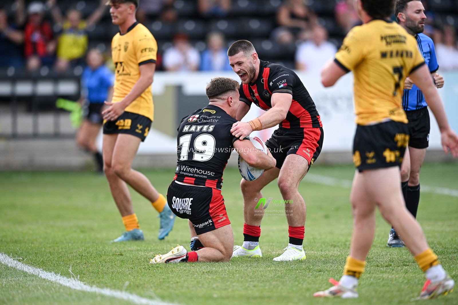 Leon Hayes and Danny Walker of Warrington Wolves celebrate following making a try during the Betfred Super League round 21 match Castleford Tigers vs Warrington Wolves at OneBore Stadium, Castleford, Untied Kingdom on 01 August 2026

(Photo by Ben Roberts/News Images)

