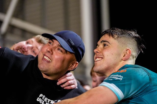 George Whitby of St Helens takes selfies with fans at full time during the Betfred Challenge Cup Quarter Final match St Helens vs Catalans Dragons at The BrewDog Stadium, St Helens, United Kingdom on 10 April 2026

(Photo by Maynard Manyowa/News Images)