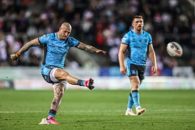 Zak Hardaker of Hull FC converts a penalty during the Betfred Super League round 23 match St Helens vs Hull FC at Totally Wicked Stadium, St Helens, United Kingdom, 22nd August 2025

(Photo by Alfie Cosgrove/News Images)
