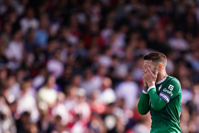 Oliver Norwood of Stockport County head in hands during the Sky Bet League One Playoffs Semi-Final match Stevenage vs Stockport County at Lamex Stadium, Stevenage, United Kingdom on 09 May 2026

(Photo by Harvey Murphy/News Images)