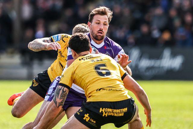 Tyson Smoothy of Wakefield Trinity is tackled by Daejarn Asi of Castleford Tigers during the Betfred Super League round 7 match Castleford Tigers vs Wakefield Trinity at OneBore Stadium, Castleford, Untied Kingdom on 05 April 2026

(Photo by Alfie Cosgrove/News Images)