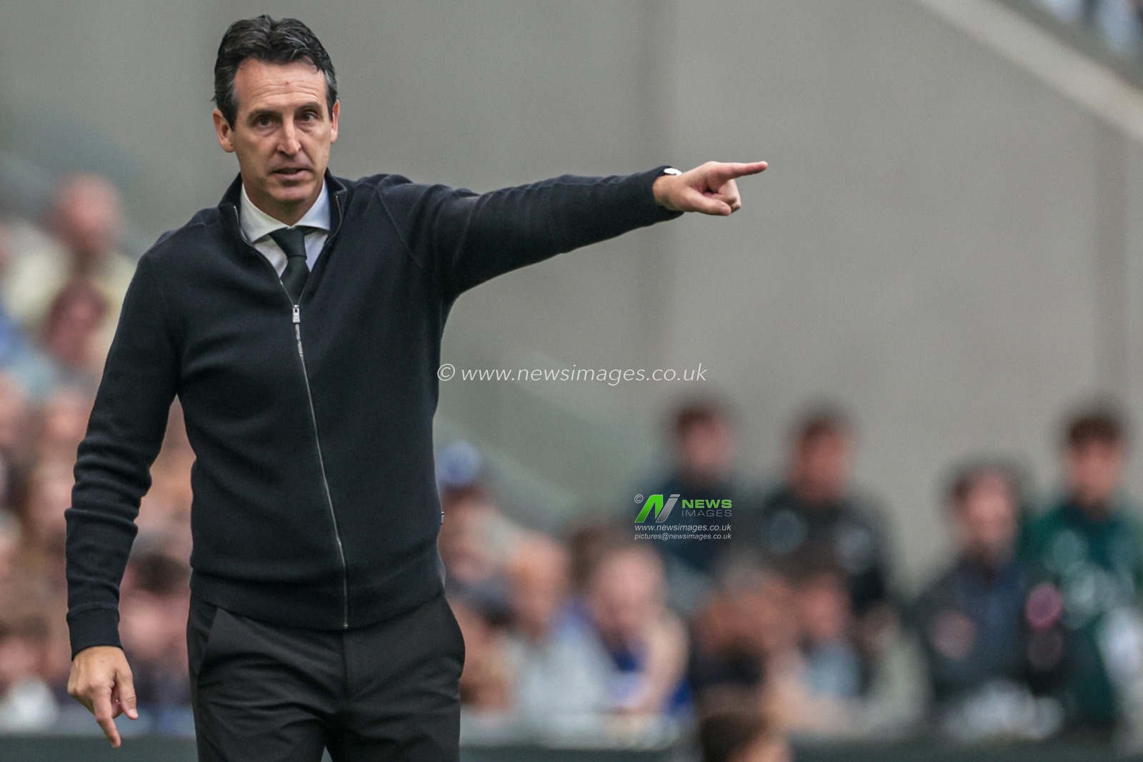 Unai Emery manager of Aston Villa gives instructions during the Premier League match Everton vs Aston Villa at Hill Dickinson Stadium, Liverpool, United Kingdom, 13th September 2025

(Photo by Mark Cosgrove/News Images)
