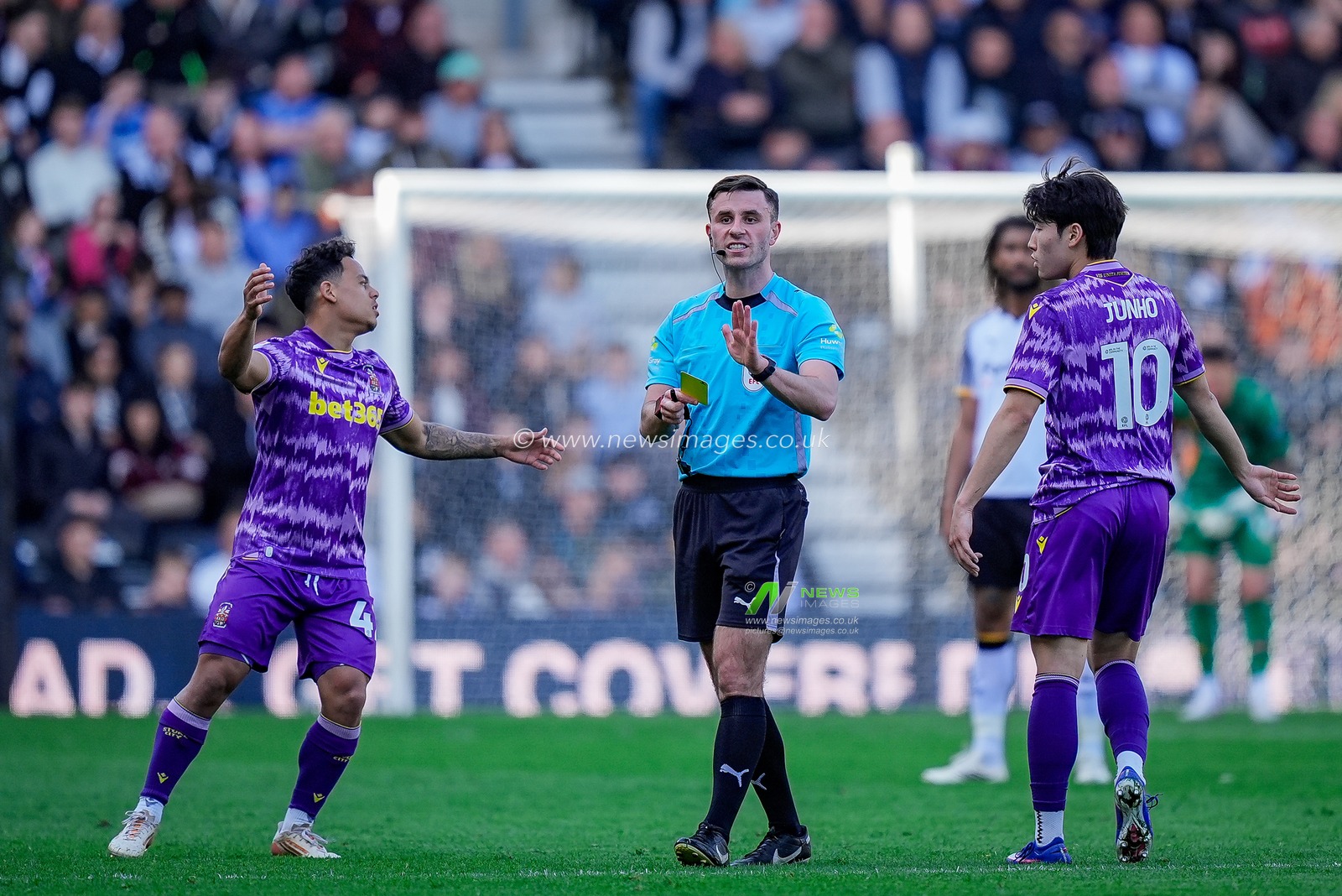 Referee Elliot Bell gives a yellow card to Jaydon Banel of Derby County during the Sky Bet Championship match Derby County vs Stoke City at Pride Park Stadium, Derby, United Kingdom on 06 April 2026

(Photo by Maynard Manyowa/News Images)